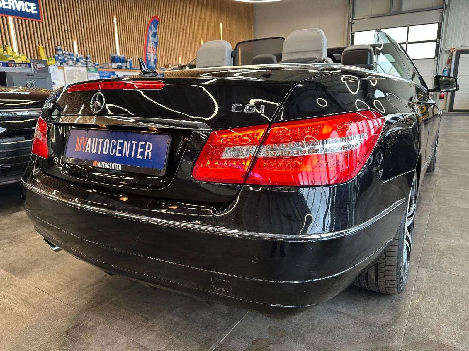 Mercedes-Benz E 200 2010 photo 2