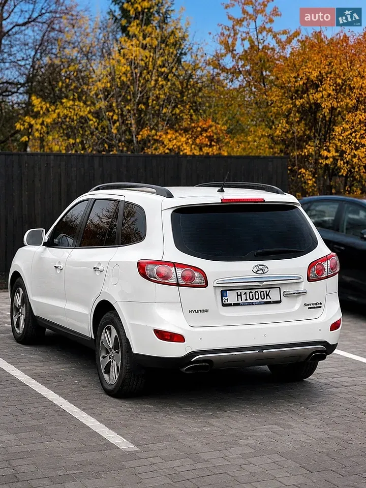 Hyundai Santa Fe 2012 photo 3