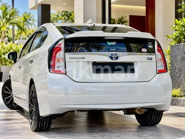 Toyota Prius 2014 photo 2