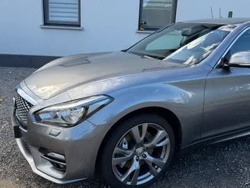 Infiniti Q70