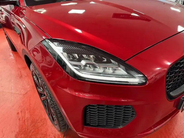 Jaguar E-Pace 2018 photo 4