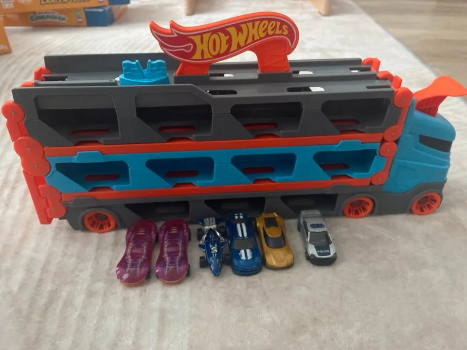Hot Wheels Transporter