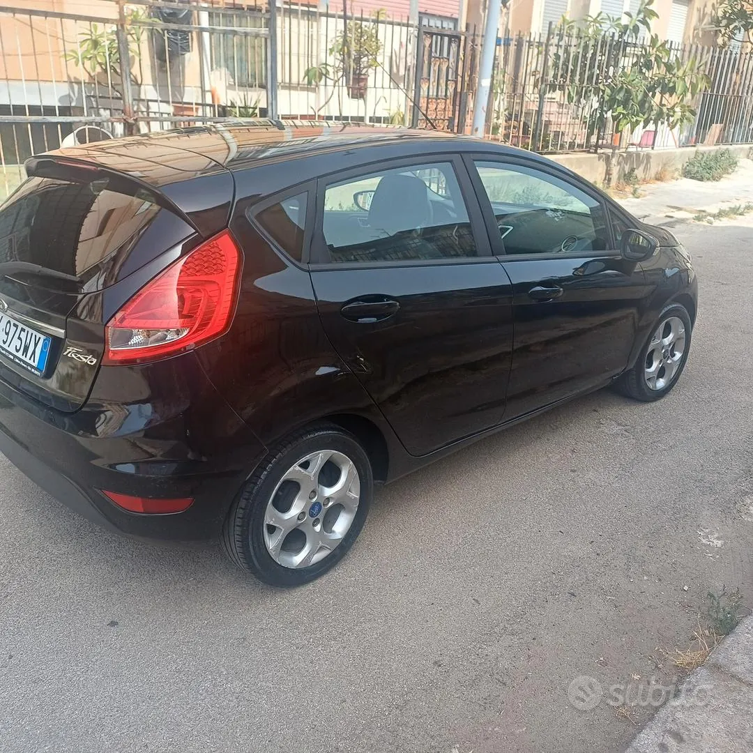 Ford Fiesta 2012 photo 4