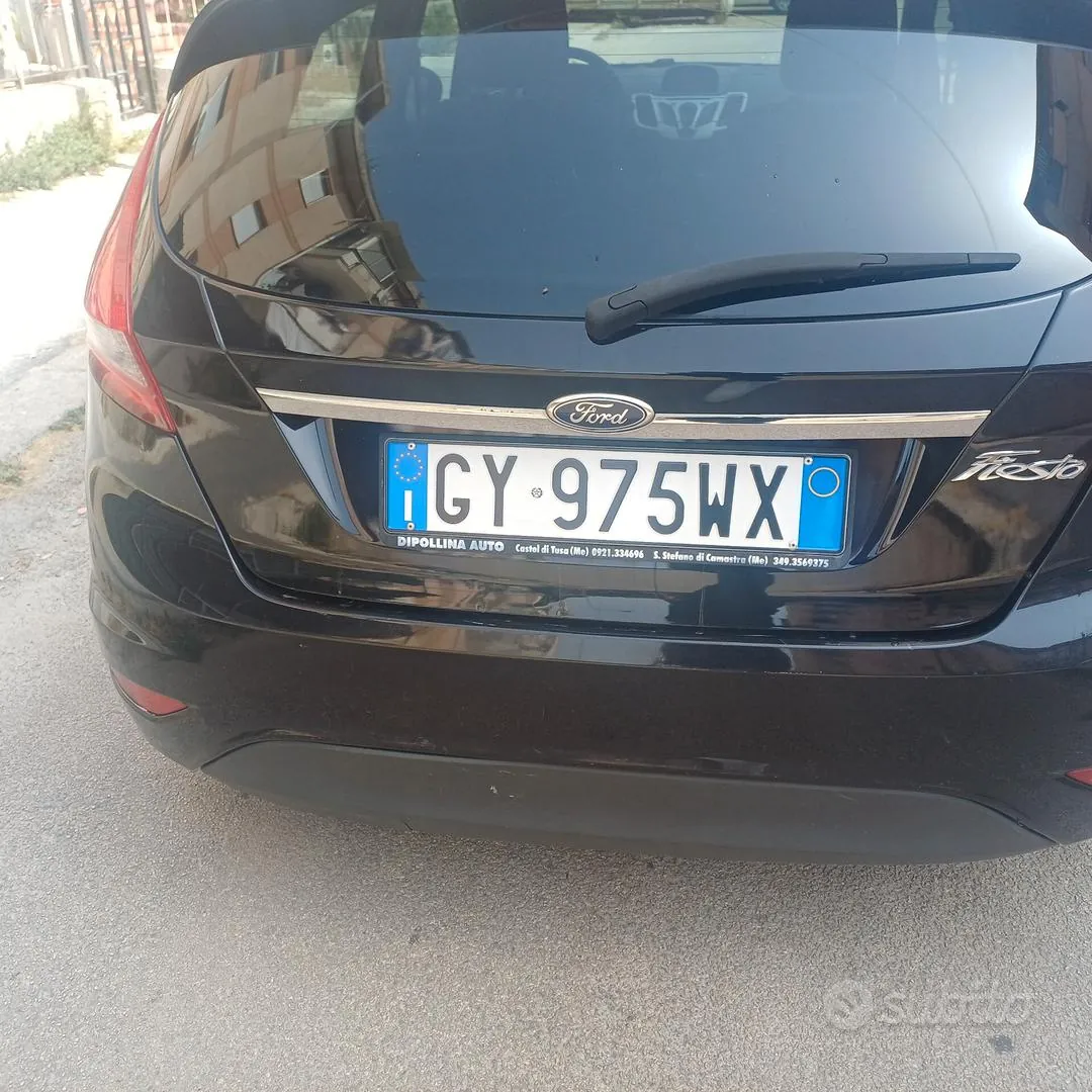 Ford Fiesta 2012 photo 2