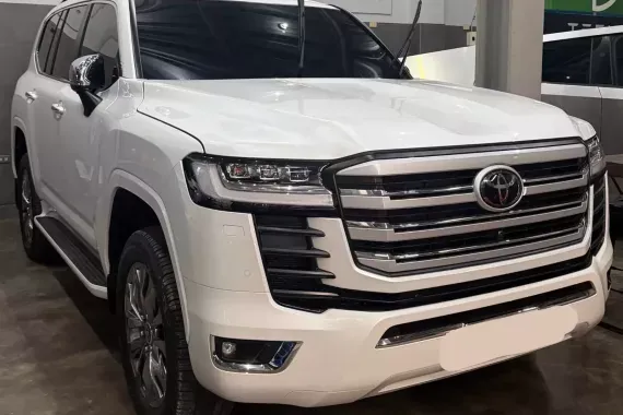 Toyota Land Cruiser 300 2026 photo 2