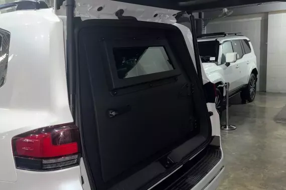Toyota Land Cruiser 300 2026 photo 4