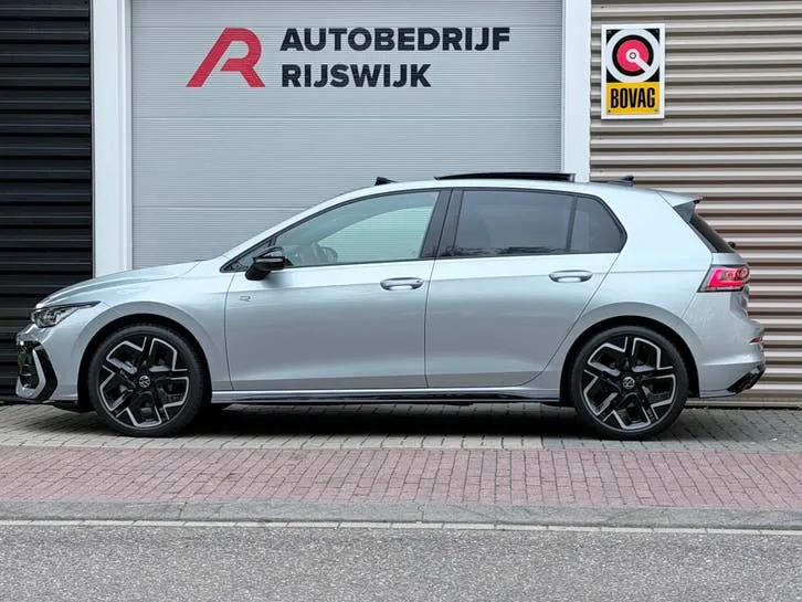 Volkswagen Golf 2024 photo 2