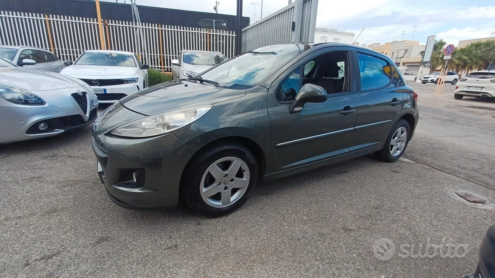 Peugeot 207 2010 photo 2