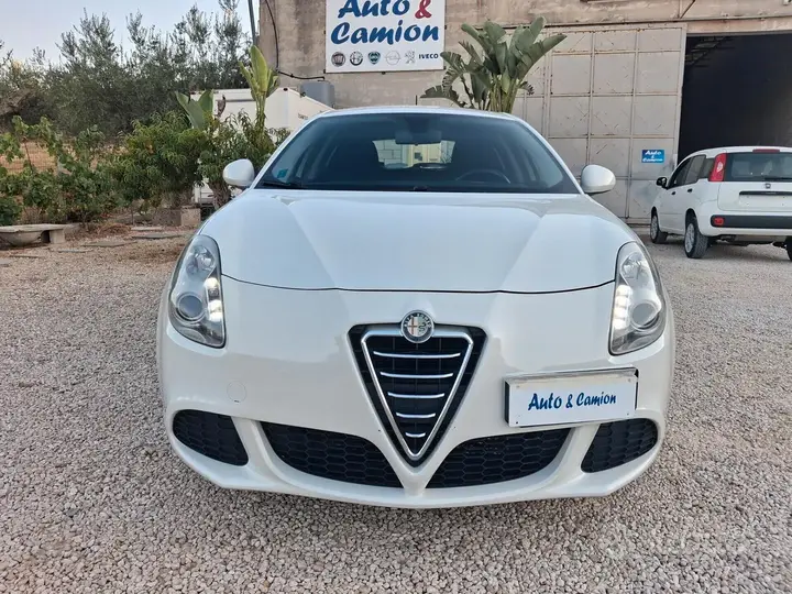 Alfa Romeo Giulietta 2011 photo 2