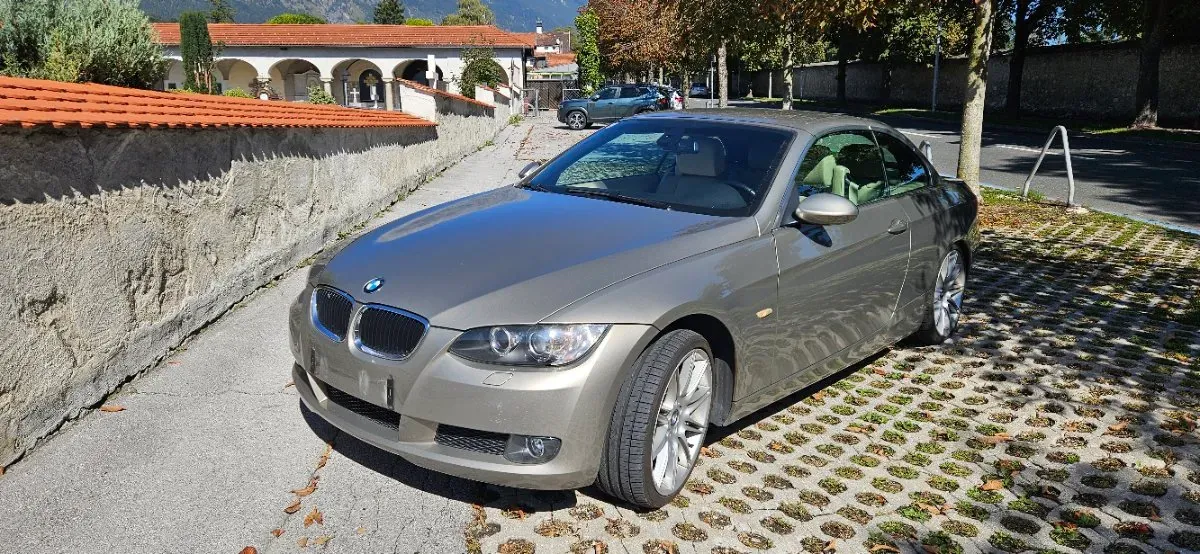 BMW 3 Series 2009 photo 2