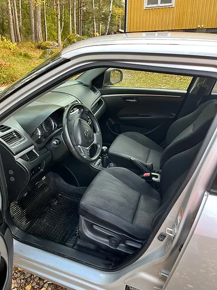 Suzuki Swift 2011 photo 5