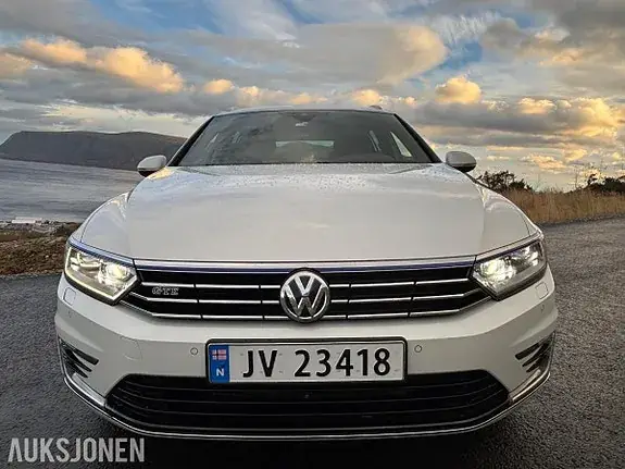 Volkswagen Passat 2016 photo 2