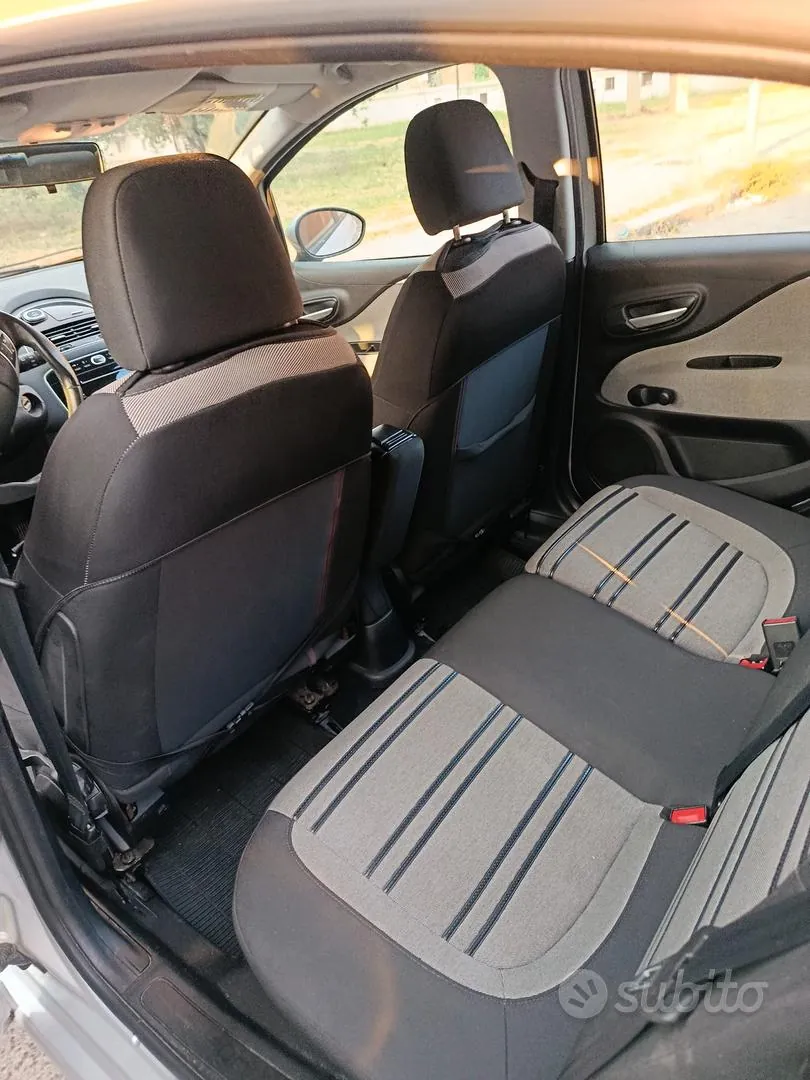 Fiat Grande Punto 2011 photo 5