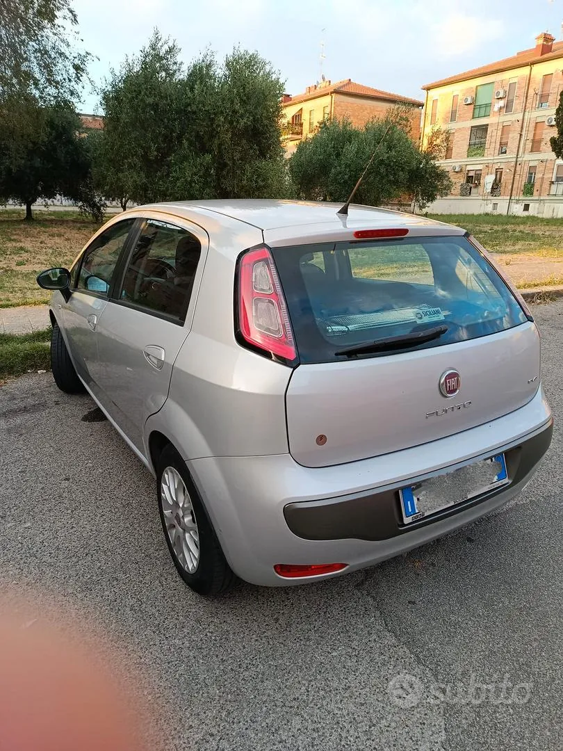 Fiat Grande Punto 2011 photo 3