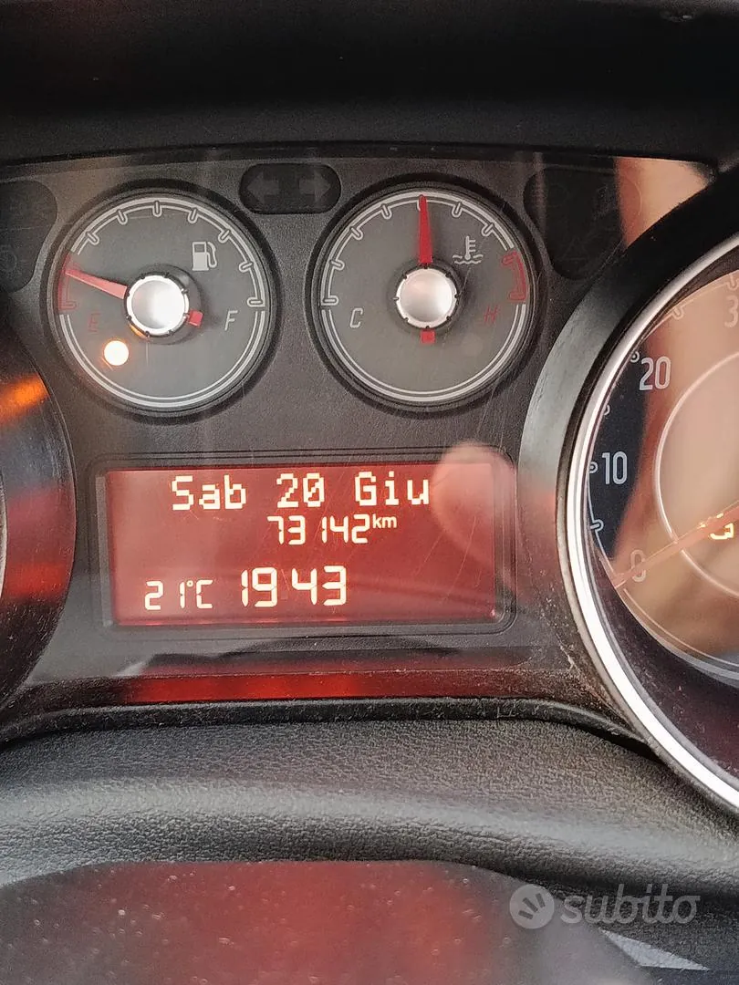 Fiat Grande Punto 2011 photo 4