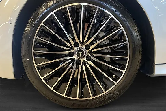 Mercedes-Benz E300 E 2026 photo 5