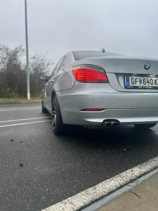 BMW 5 Series 2009 photo 2