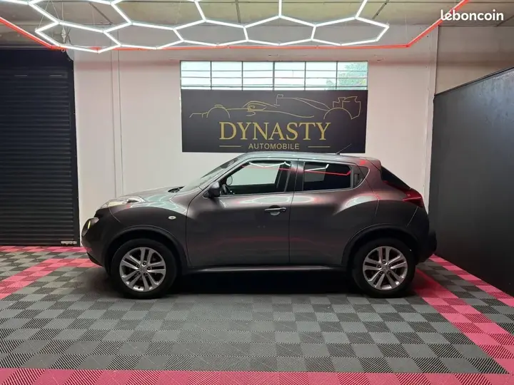 Nissan Juke 2011 photo 2