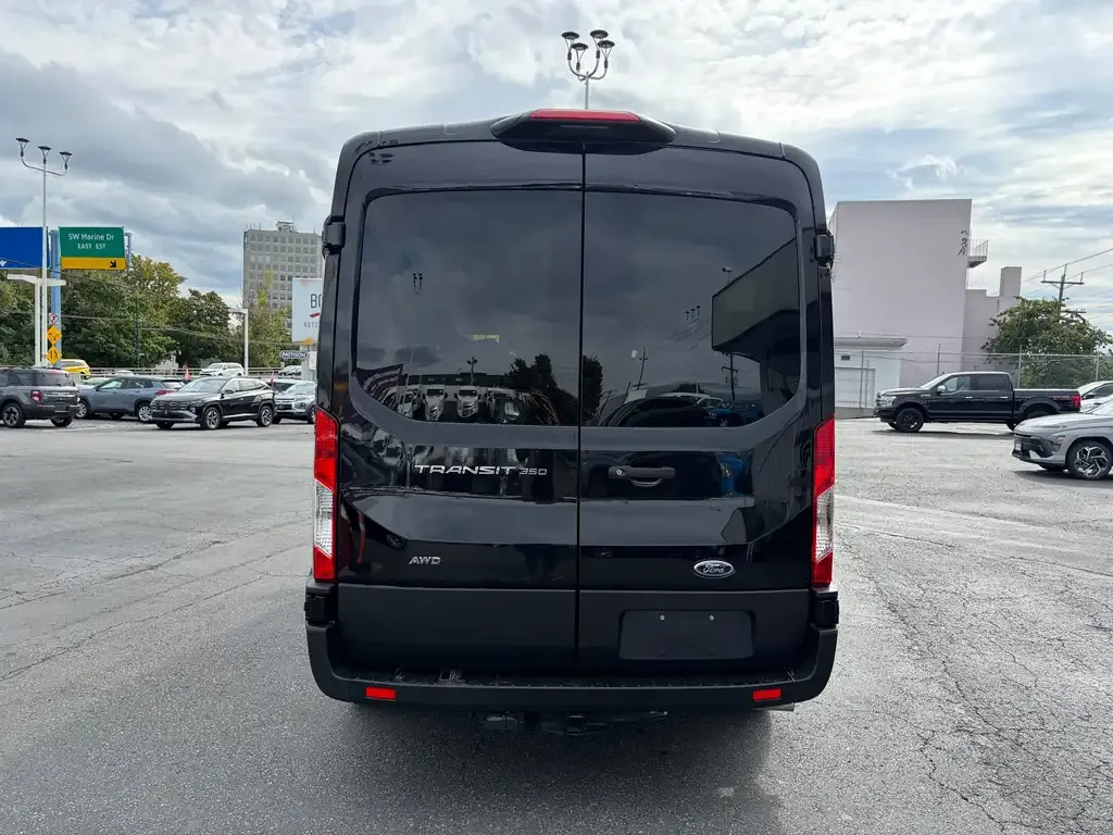 Ford Transit Passenger Wagon 2025 photo 4