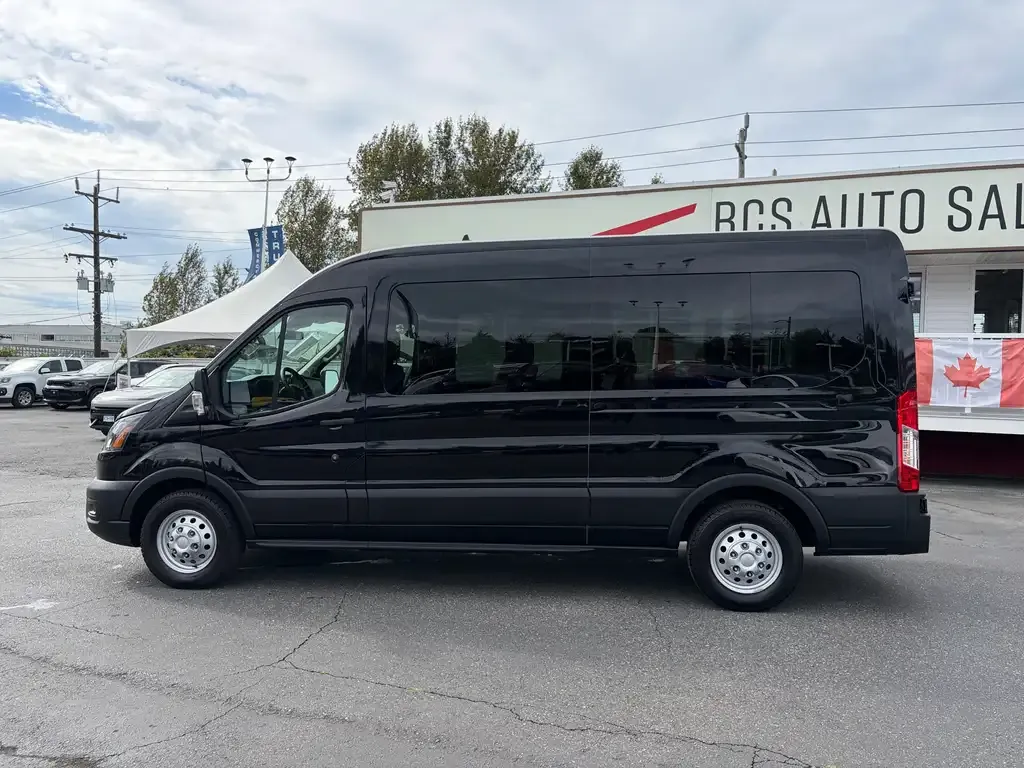 Ford Transit Passenger Wagon 2025 photo 2