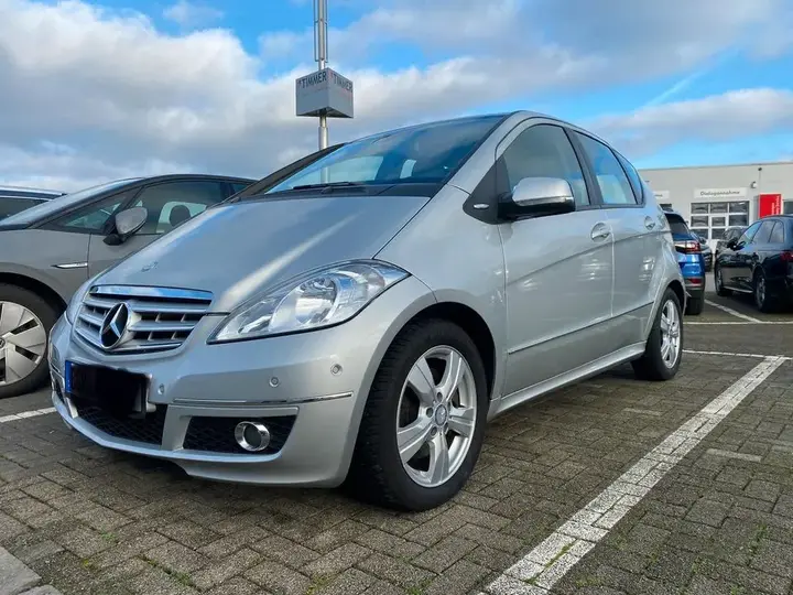 Mercedes-Benz A200