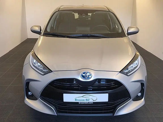 Toyota Yaris 2023 photo 2