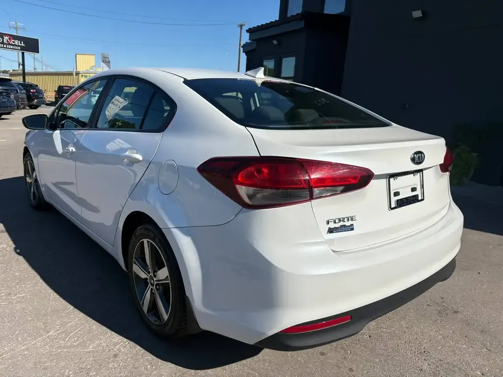 Kia Forte 2018 photo 3
