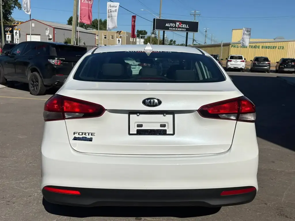 Kia Forte 2018 photo 4