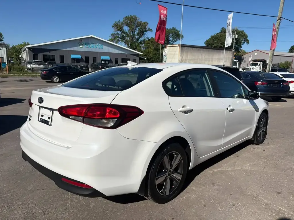 Kia Forte 2018 photo 5