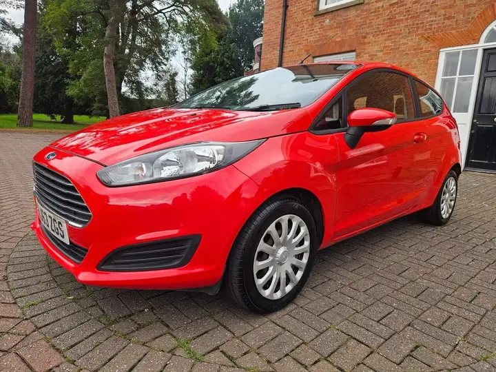 Ford Fiesta 2013 photo 2