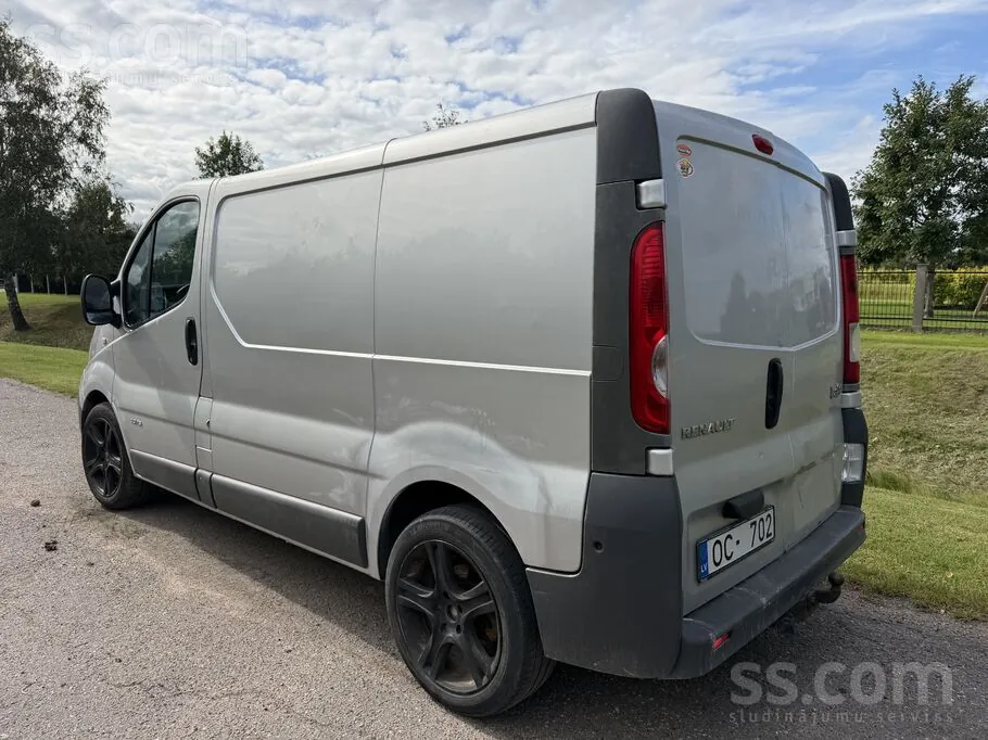 Renault Trafic 2011 photo 2