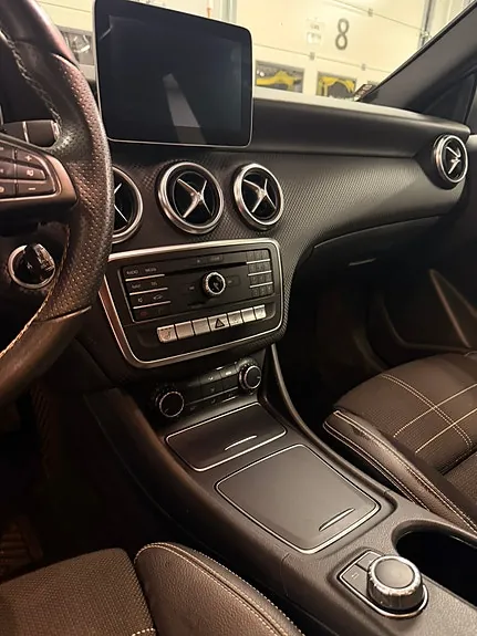 Mercedes-Benz A180 2016 photo 4