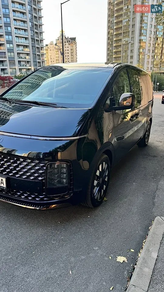 Hyundai Staria 2025 photo 3