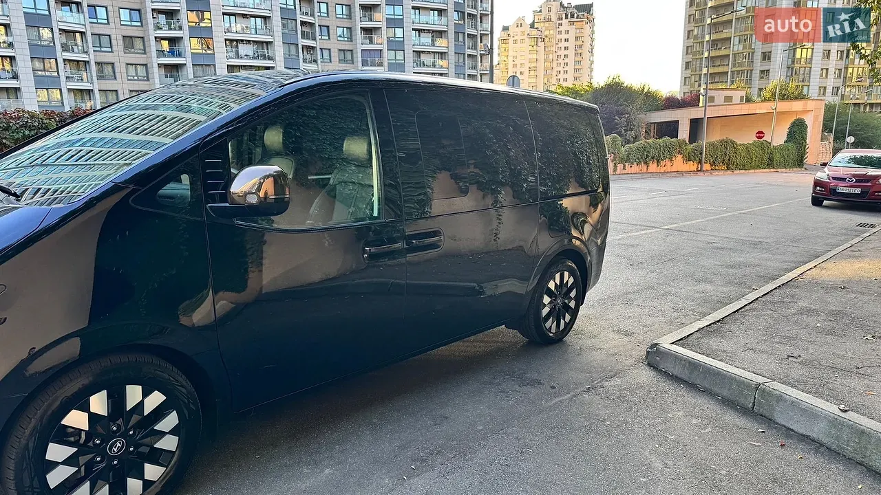 Hyundai Staria 2025 photo 4