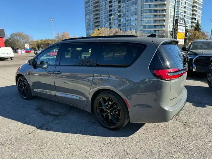 Chrysler Pacifica 2025 photo 3
