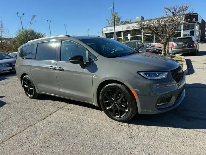 Chrysler Pacifica 2025 photo 5
