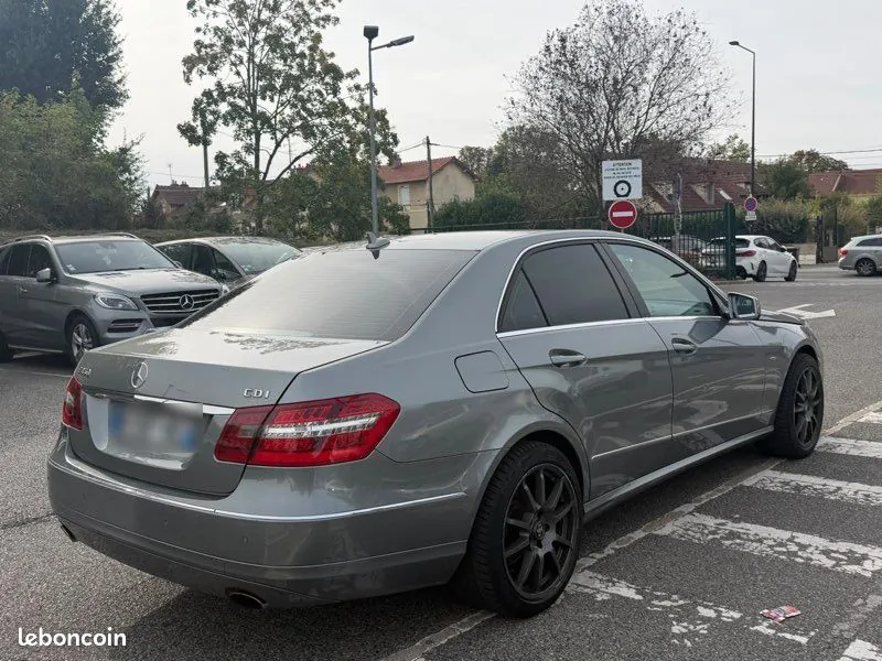 Mercedes-Benz E-Class 2011 photo 2