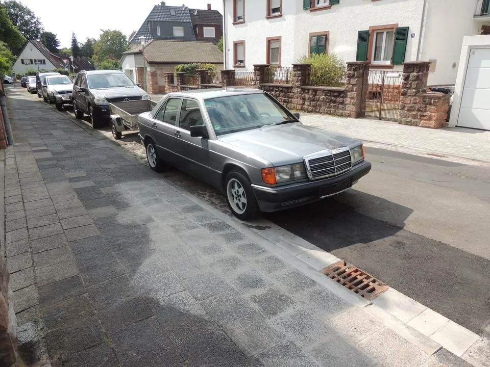 Mercedes-Benz 190 E
