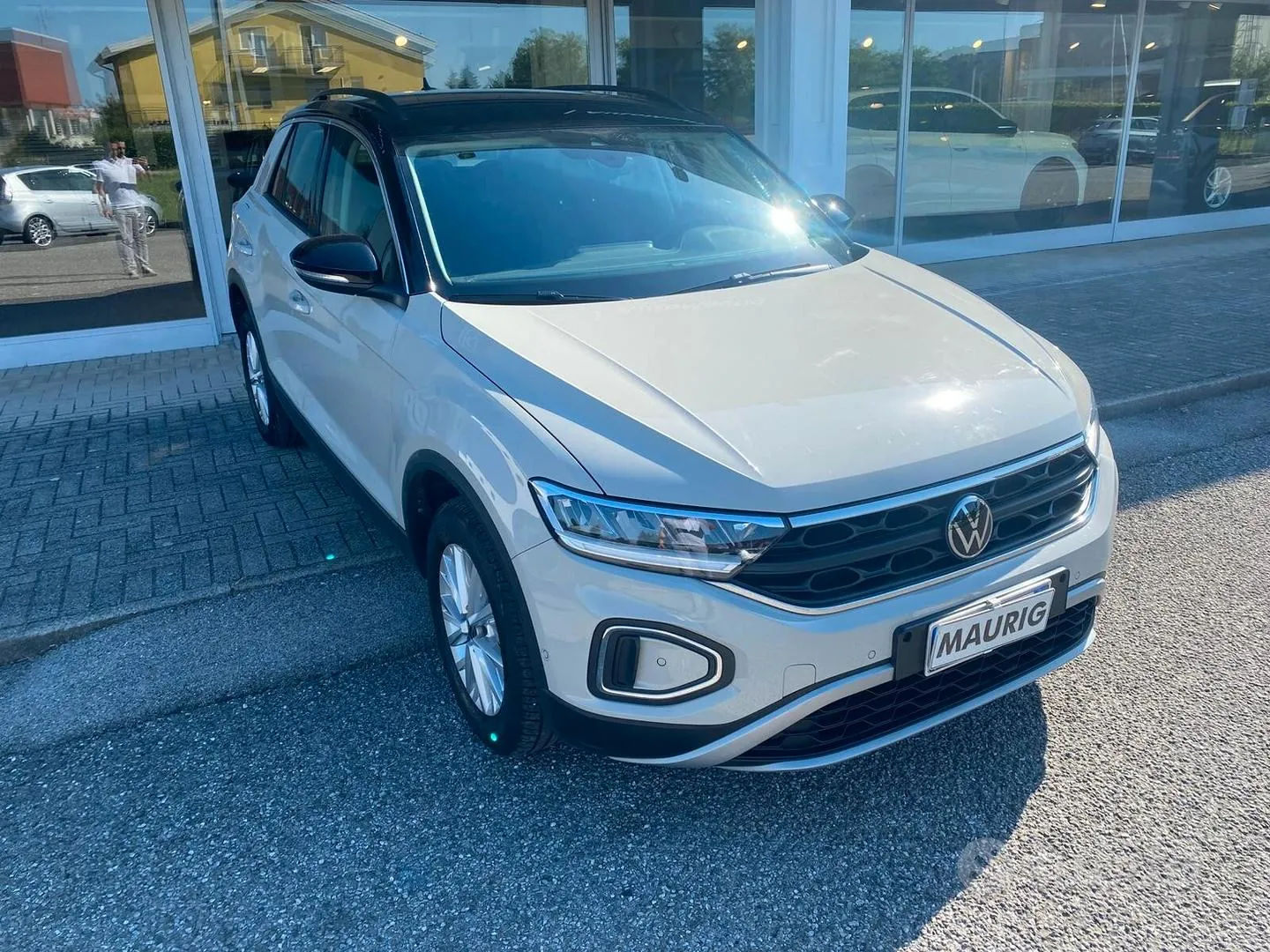 Volkswagen T-Roc 2023 photo 2