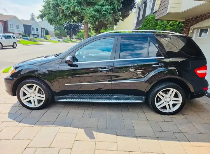 Mercedes-Benz M-Class 2010 photo 2