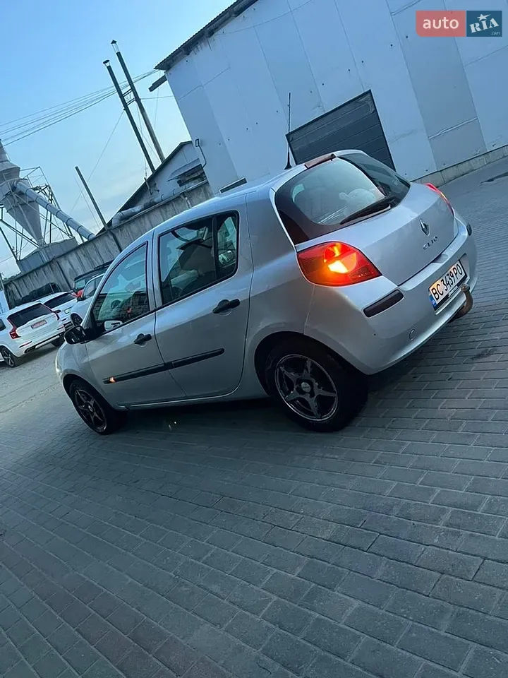 Renault Clio 2007 photo 4