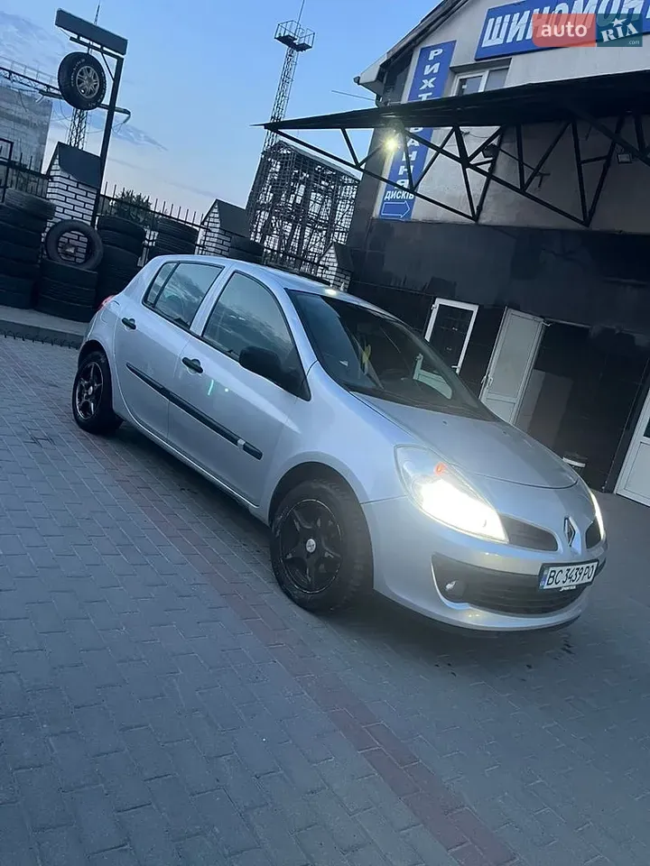 Renault Clio 2007 photo 2