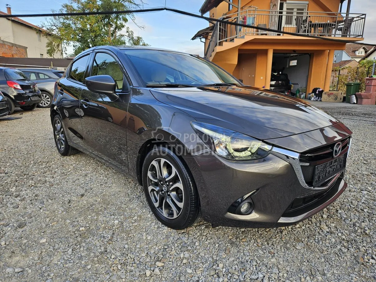 Mazda 2 2015 photo 5