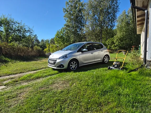 Peugeot 208 2016 photo 2