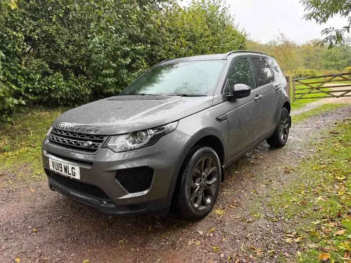 Land Rover Discovery Sport 2019 photo 2