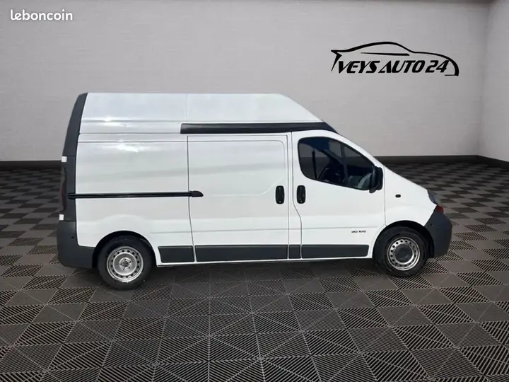 Renault Trafic 2005 photo 2