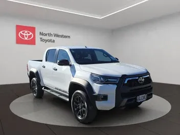 Toyota Hilux 2024 photo 2