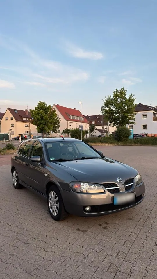 Nissan Almera