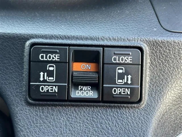 Toyota Sienta 2018 photo 5