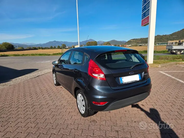 Ford Fiesta 2010 photo 2